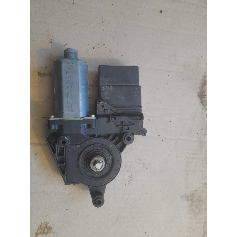 9776101439200 задний левый  стеклоподйомник  Vw Passat b5