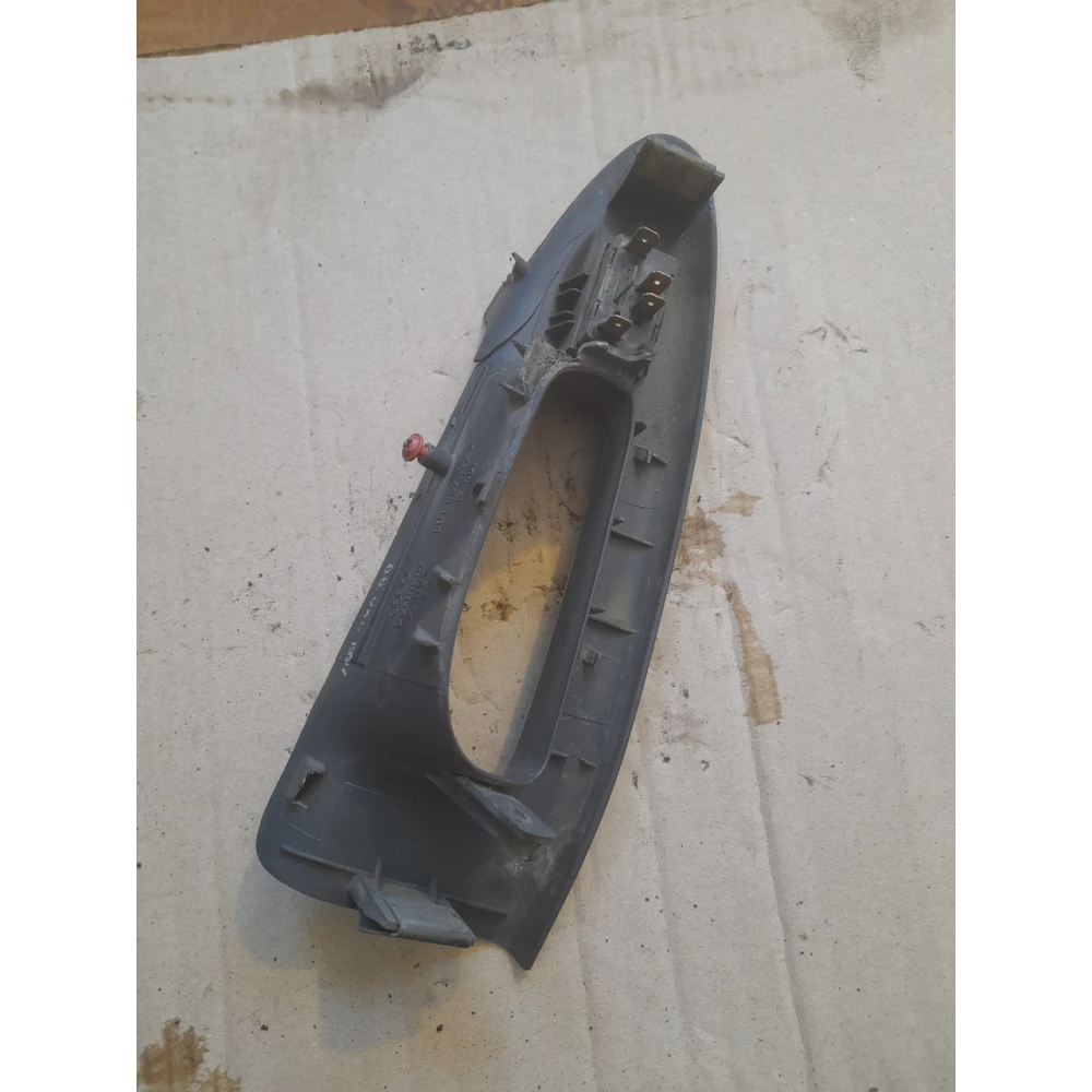 8d1867172a пластик дверной  карты Ауди А4В5