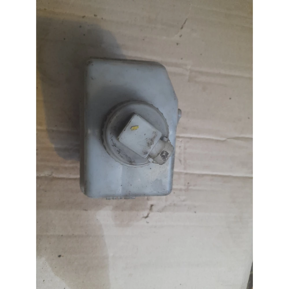 Delco 55512 бачок тормозного  цилиндра  Saab