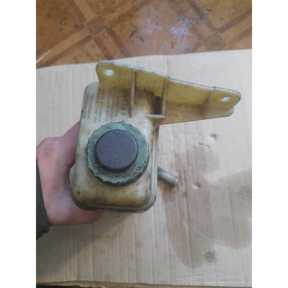 8a0422373c бачок гур Ауди 80 б4