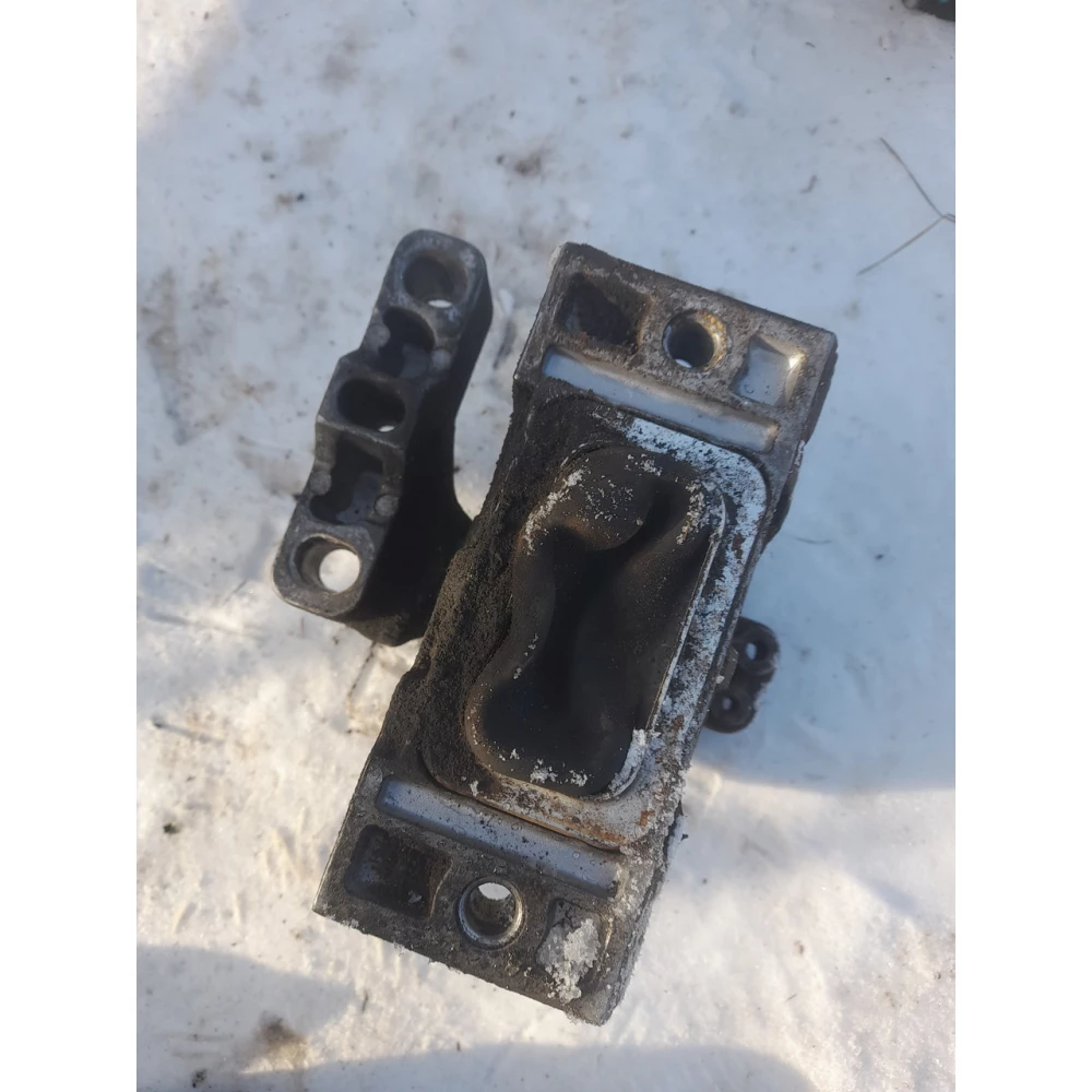 1K0199262BB

 правая подушка двигателя Vw Golf 4 1.9