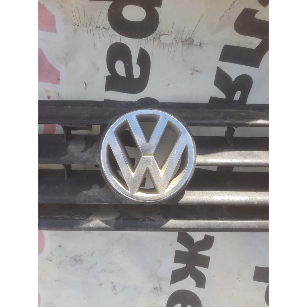 321853653Nрешотка  радиатора Vw Passat B2