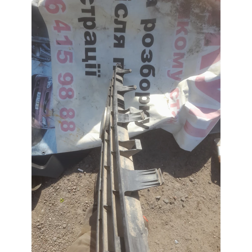 321853653Nрешотка  радиатора Vw Passat B2