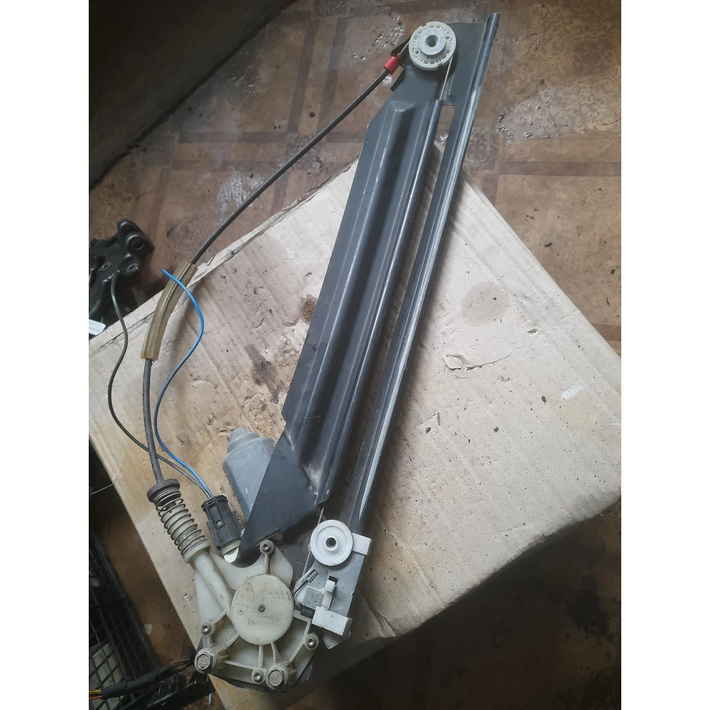 67628360511 задний правий склоподйомник  Bmw E39