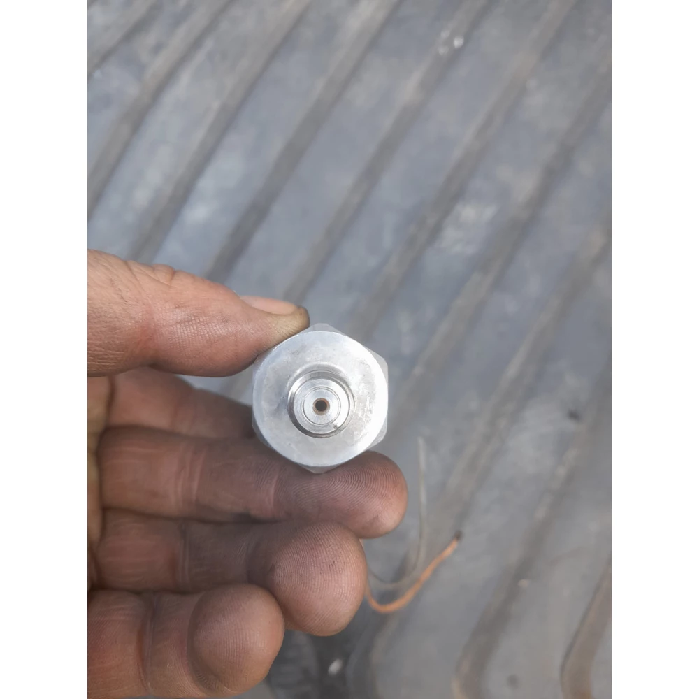 0281002405 Bosch   датчик давления  топлива