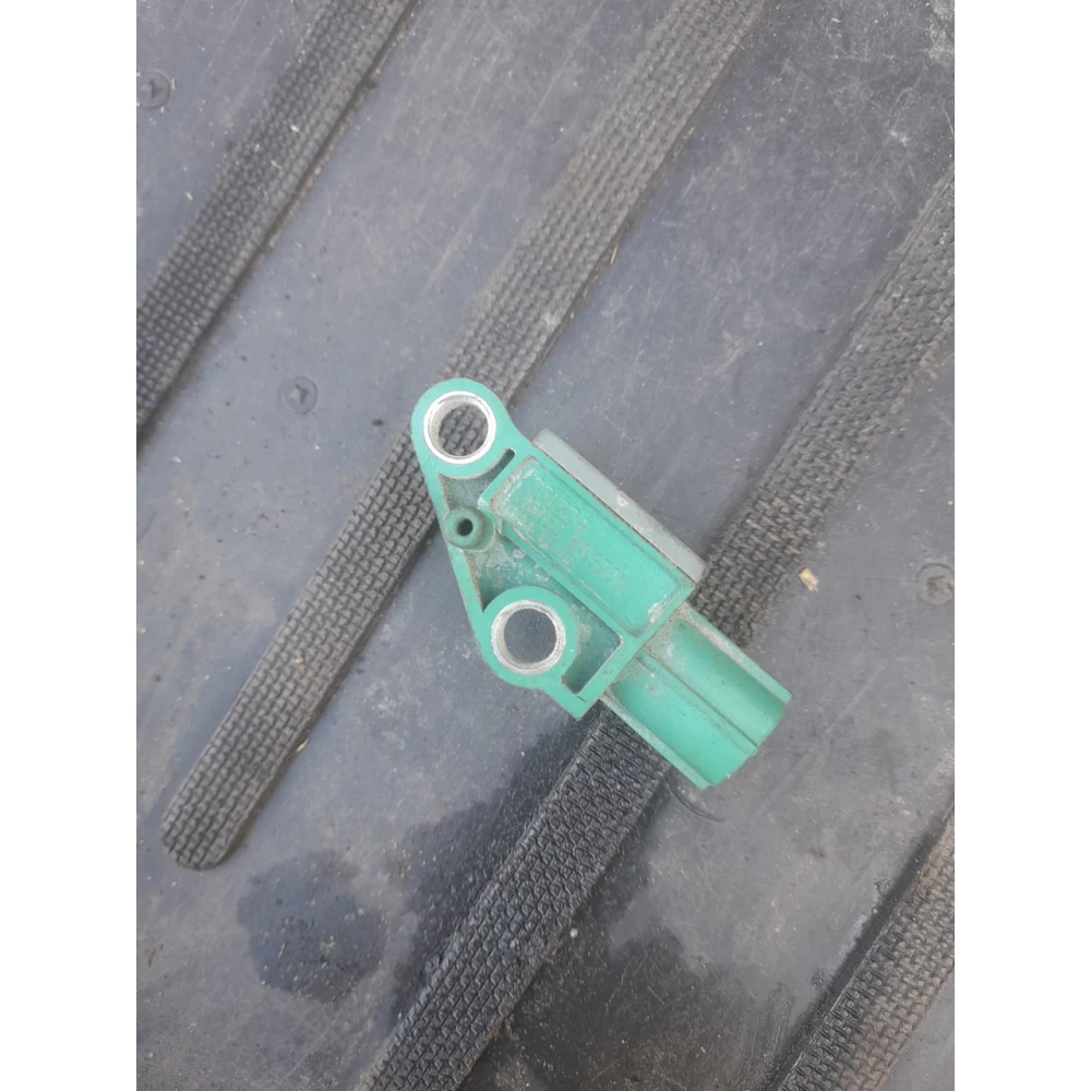 8C0909606

 датчик Airbag  Vw Passat B6