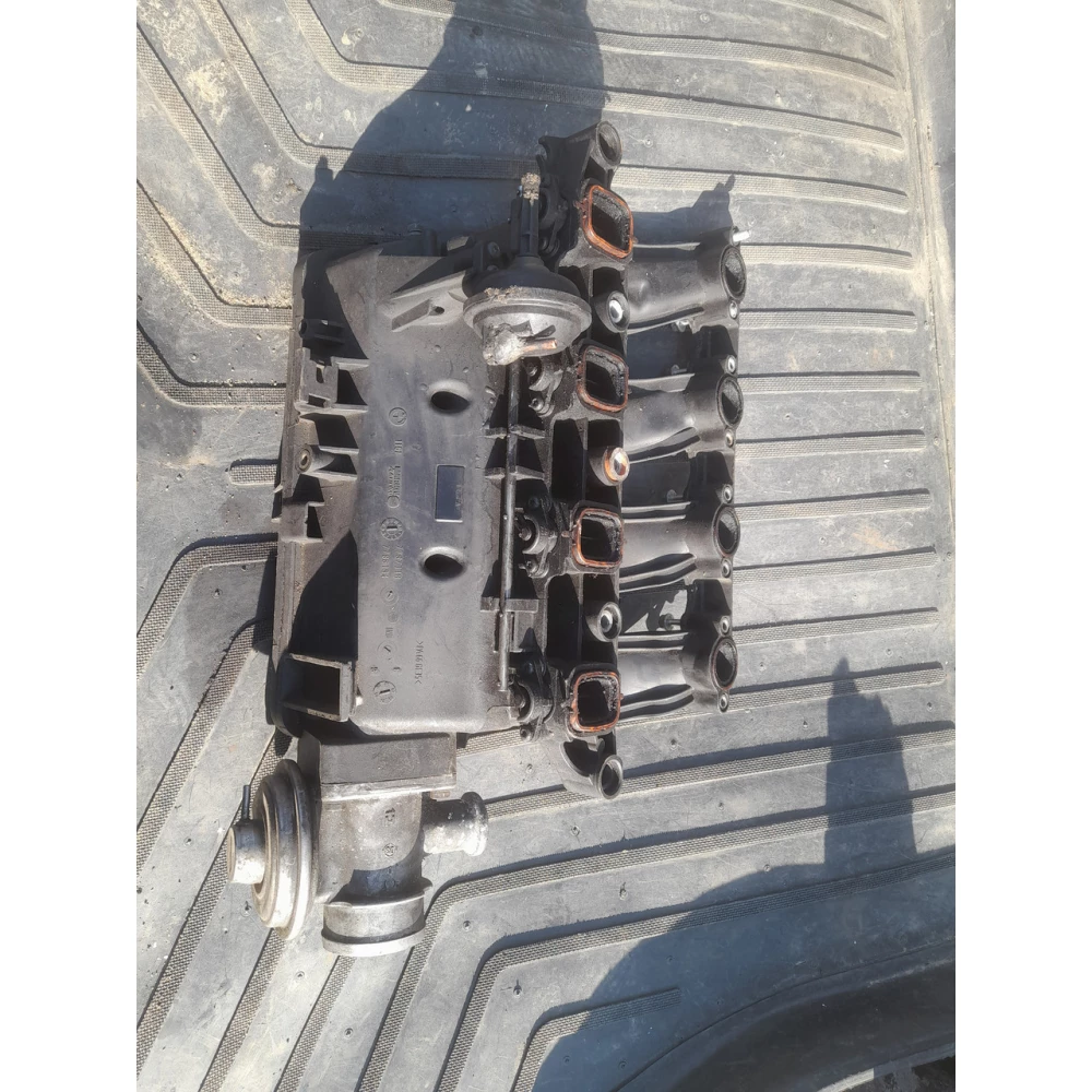 7787318 впускной колектор  BMW E46 2.0