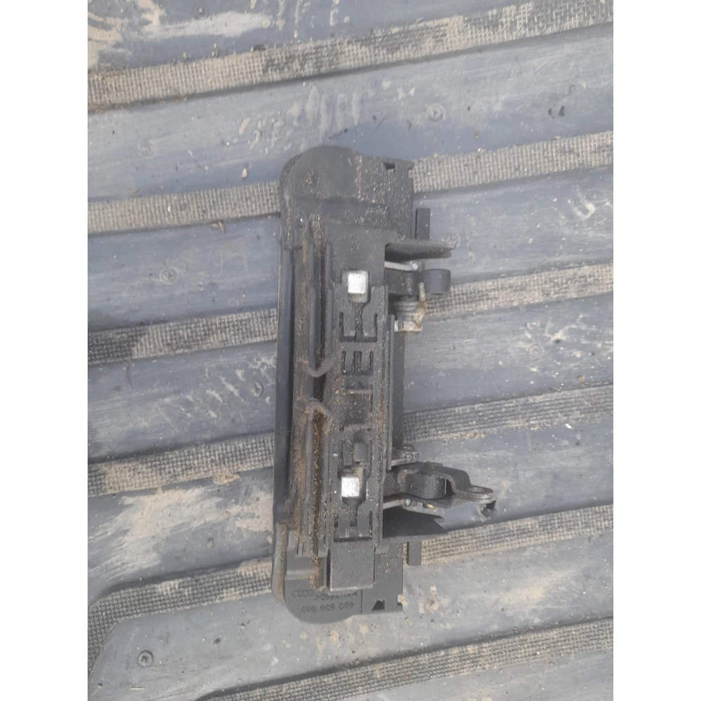 4b0839885 передняя правая ручка двери Audi A6C5