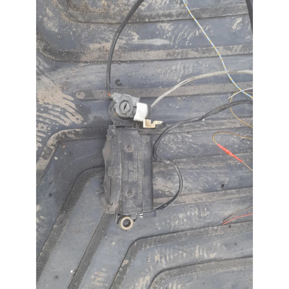 8D0837205A передняя левая ручка двери Ауди А4В5