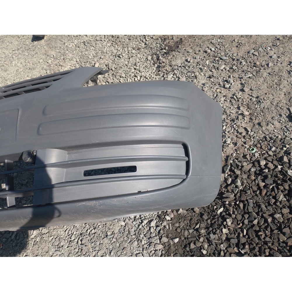 2K0807231 передній бампер Volkswagen Caddy 3 (2003-2010)