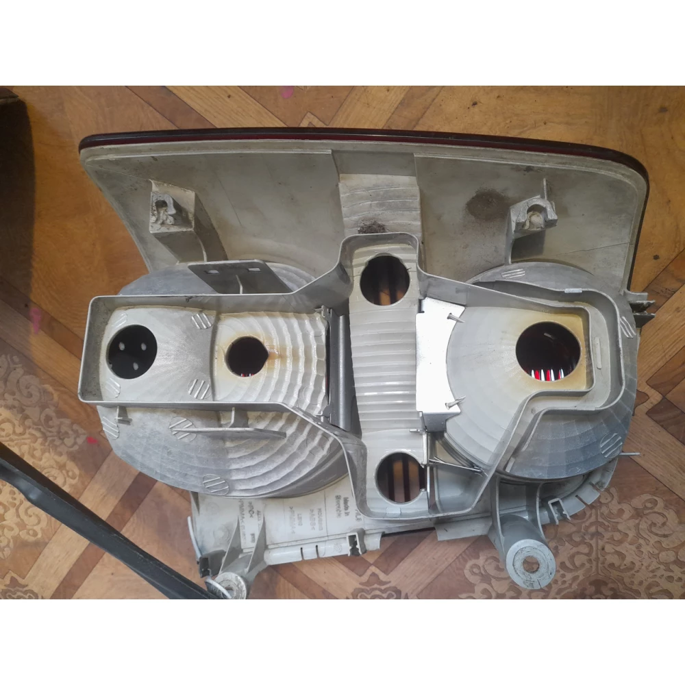 1T0945096N/1T0945112K Ліхтар задній правий  дорест VW Touran