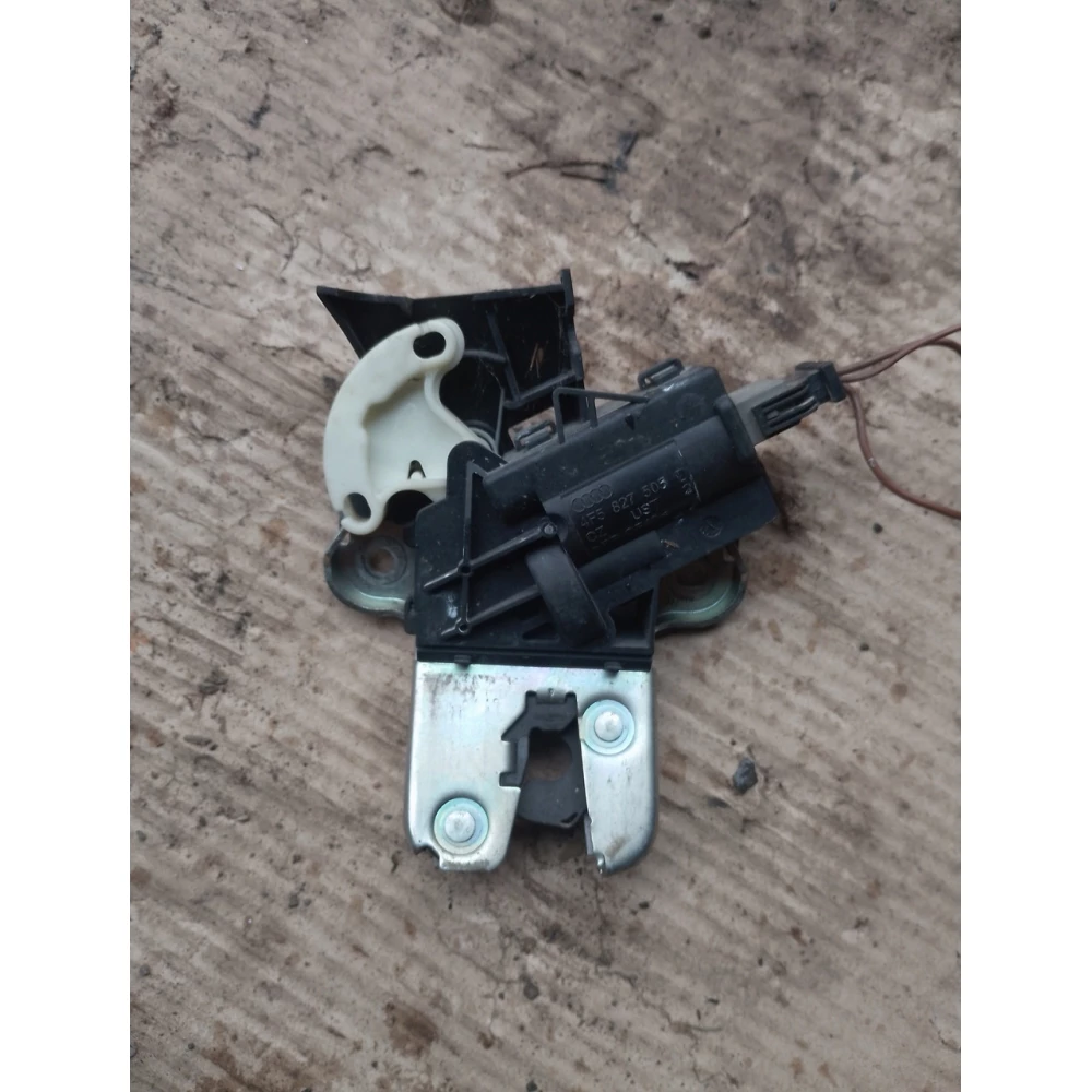 4F5827505D замок кришки багажника  електро
VW Passat B7 ,B6, Golf5 
Audi A4 04-08
SEAT Exeo 08-13