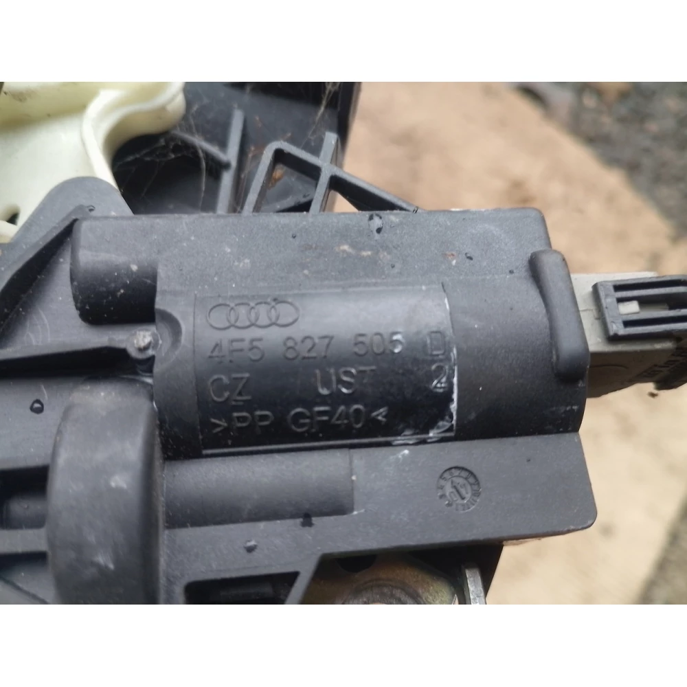 4F5827505D замок кришки багажника  електро
VW Passat B7 ,B6, Golf5 
Audi A4 04-08
SEAT Exeo 08-13