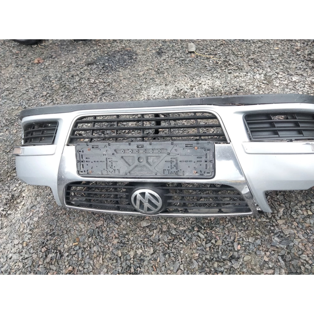 3C0807221 Передній бампер на Vw Passat B6