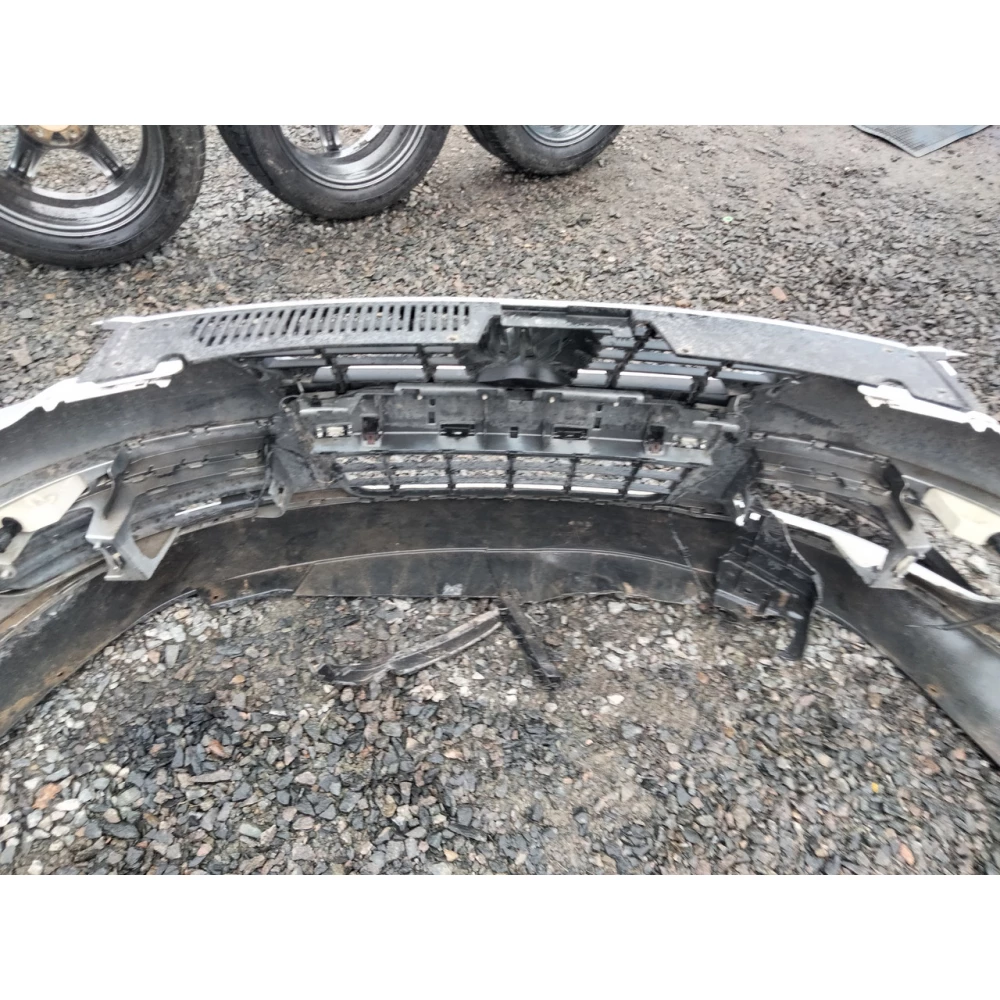 3C0807221 Передній бампер на Vw Passat B6