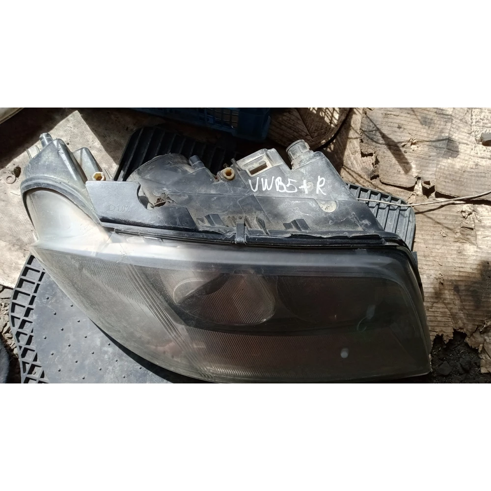 3B0941010AN  передняя правая фара Vw Passat B5+