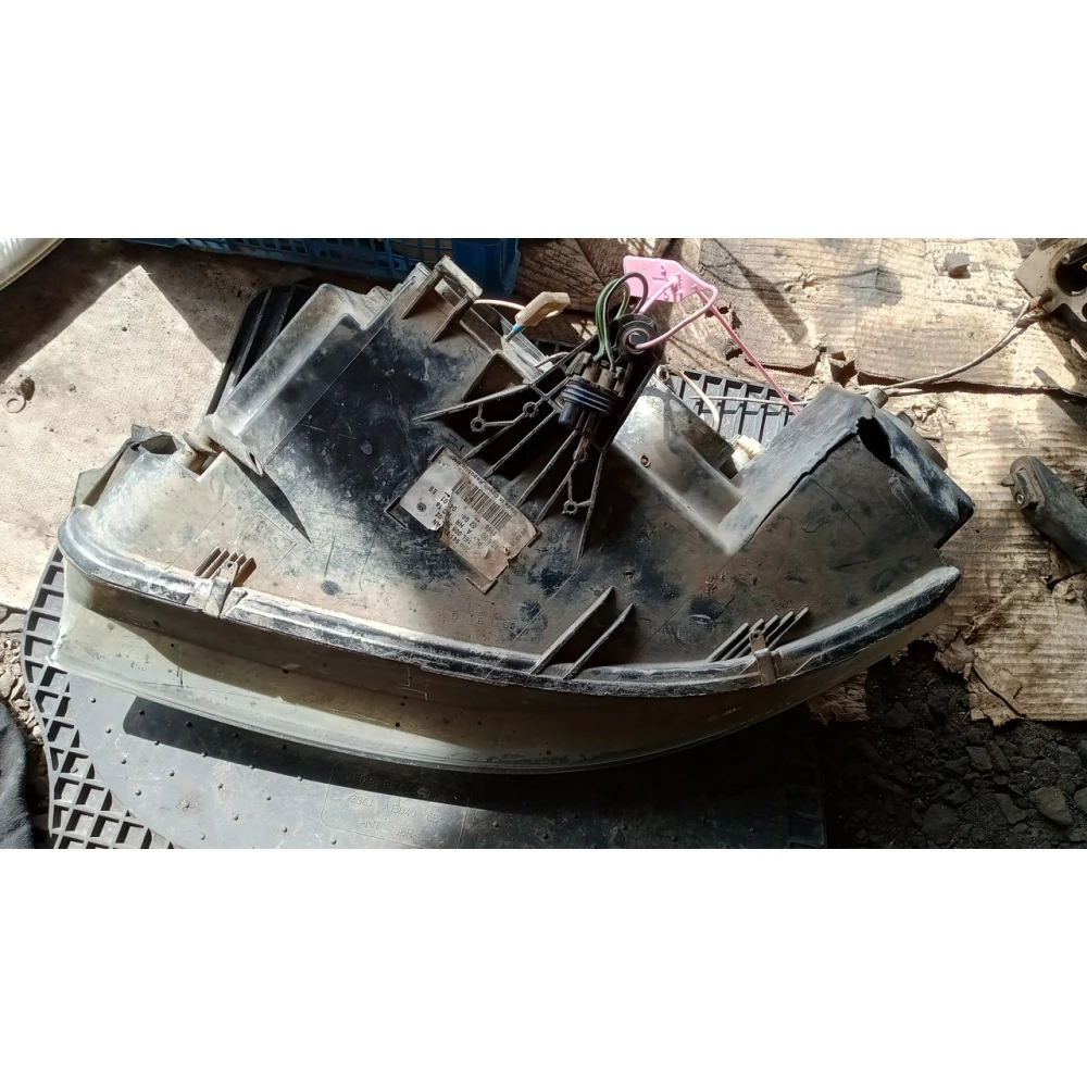 3B0941010AN  передняя правая фара Vw Passat B5+
