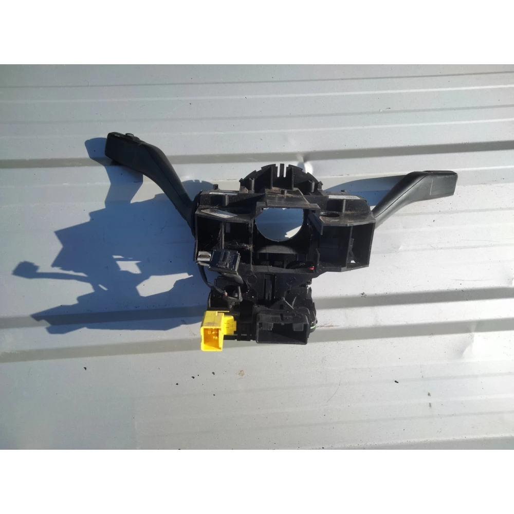 Подрулевой переключатель поворотов и дворников (гитара) Volkswagen Caddy 3 (2004—2010) 1KO953503 1KO953513