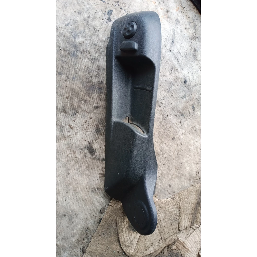 3c0881317h левий пластик сидения Vw Passat B6