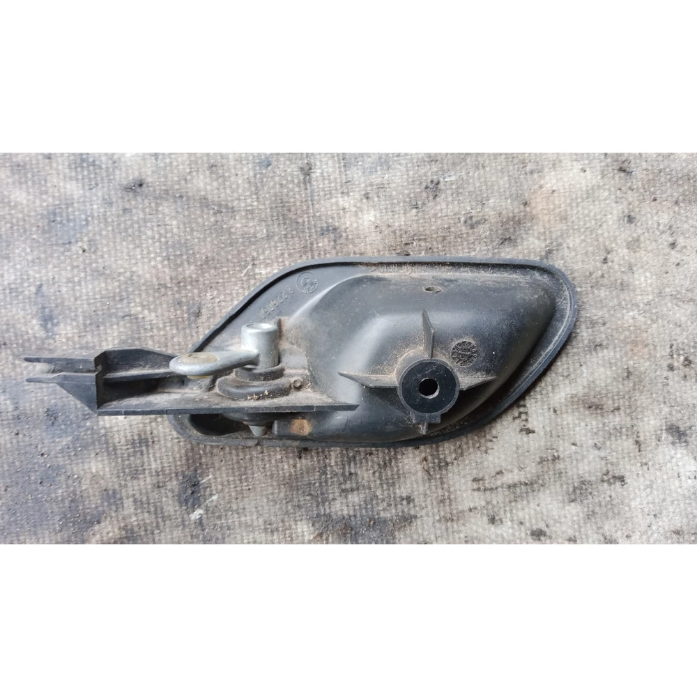 8226050 внутриняя правая ручка двери BmwE39