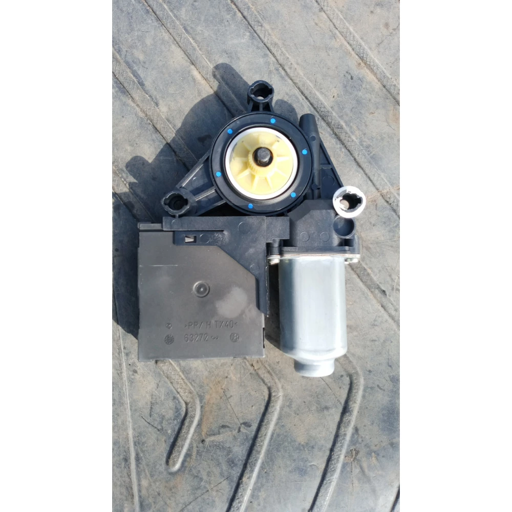 1K0959793c передний левий моторчик стекло підйомника Vw Caddy 3