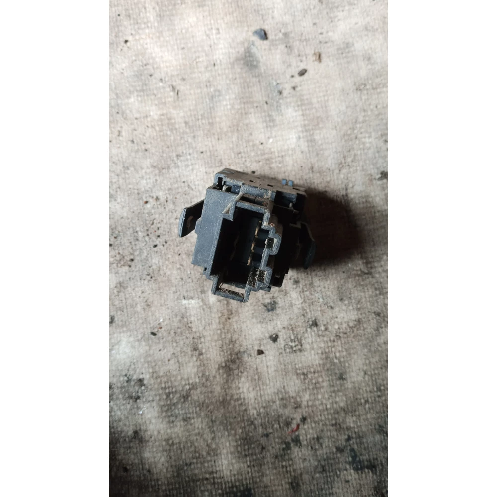 3b0941333 кнопка коректора фар VW Passat B6