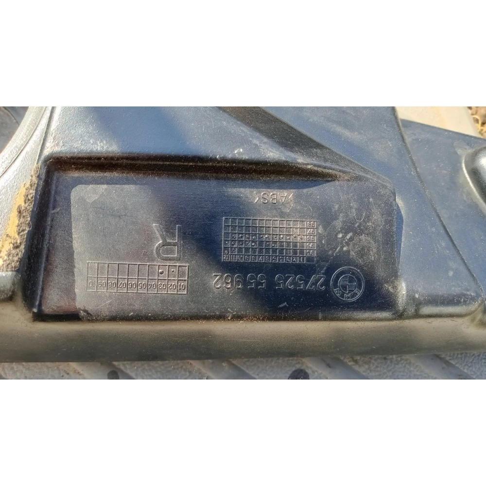 2752555962 кронштейн криплення  переднего правого динамика  Bmw E39