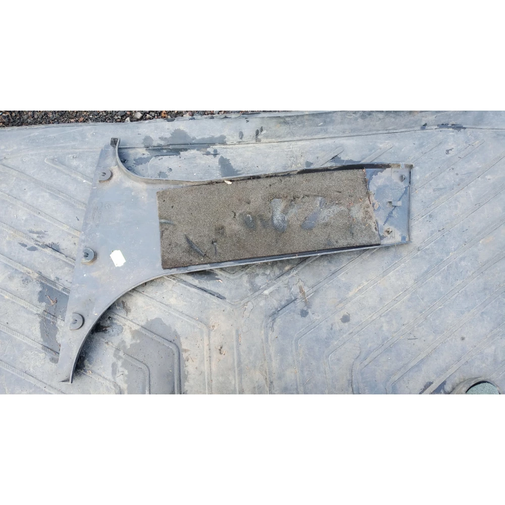 8172422 нижняя правая обшивка стойки Bmw E39