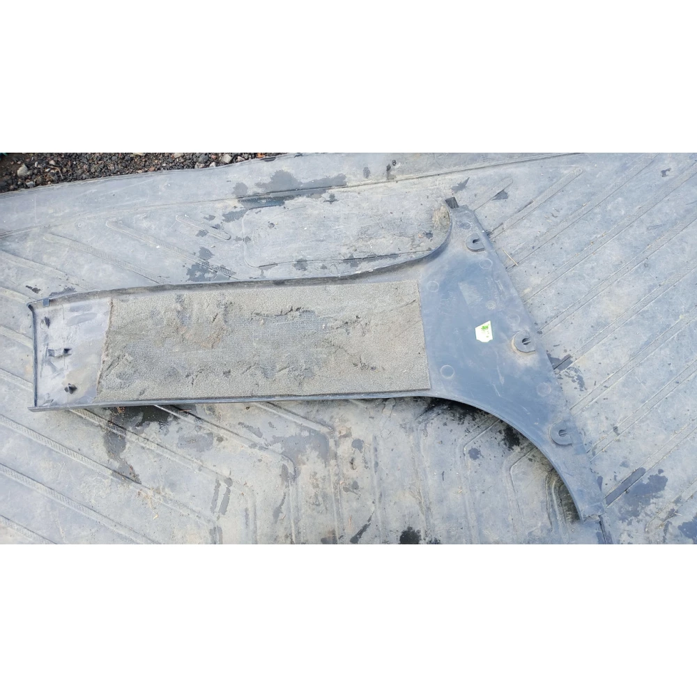 8172421 нижняя левая накладка центральної стойки Bmw E39