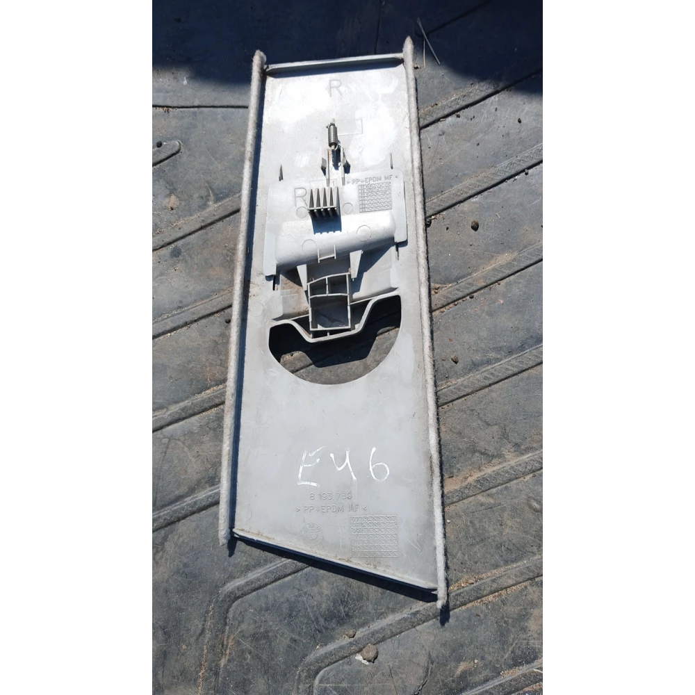 8193780 накладка центральной правой стойки BMW E46