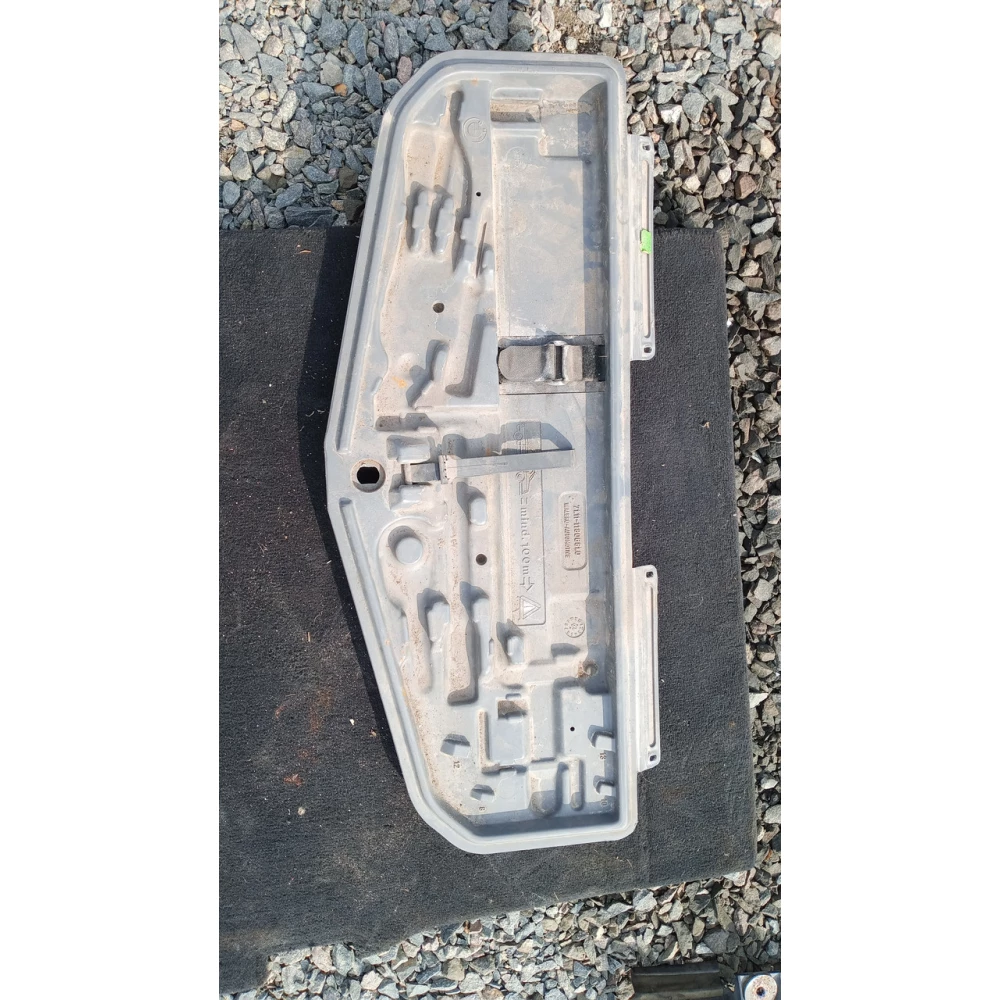 711111806810 інструментальний ящик Bmw E39