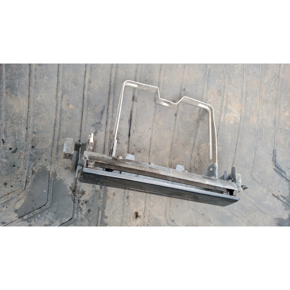 514581841599 кронштейн криплення магнитоли Bmw E39