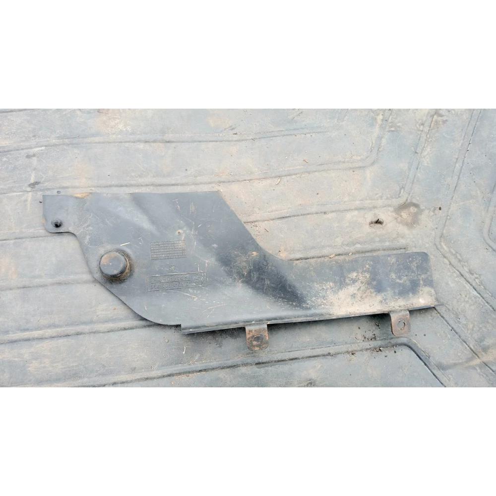 12521702797 кришка акумулятора Bmw E39
