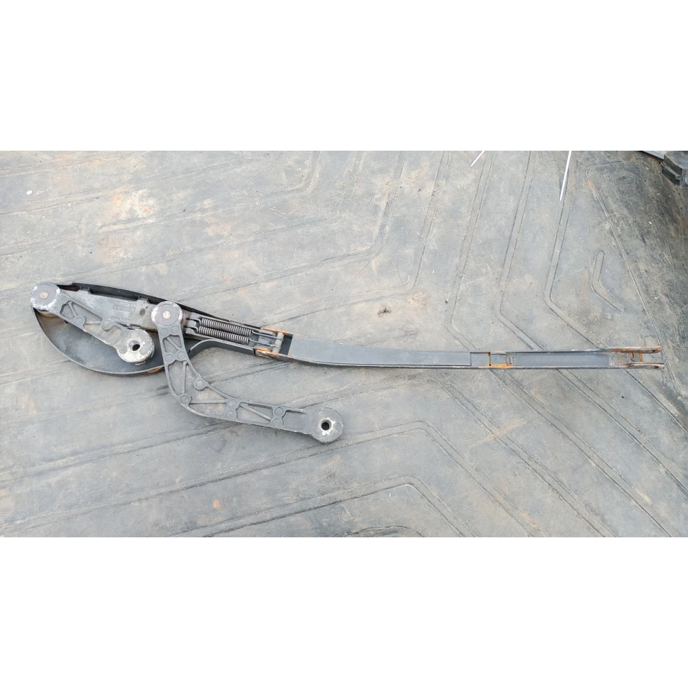 6161836174429 левый держатель дворника Bmw E39