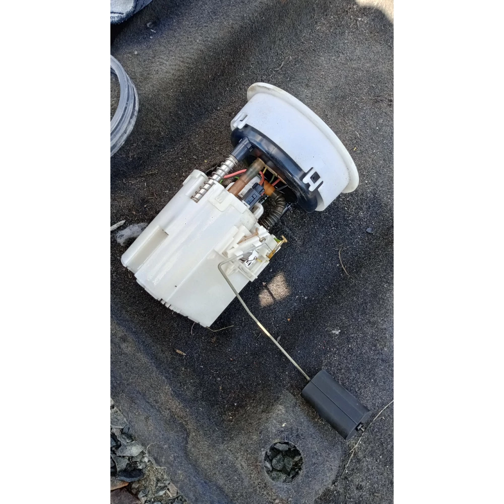 8v519h307 колба бензобака Mazda 2
Бензин