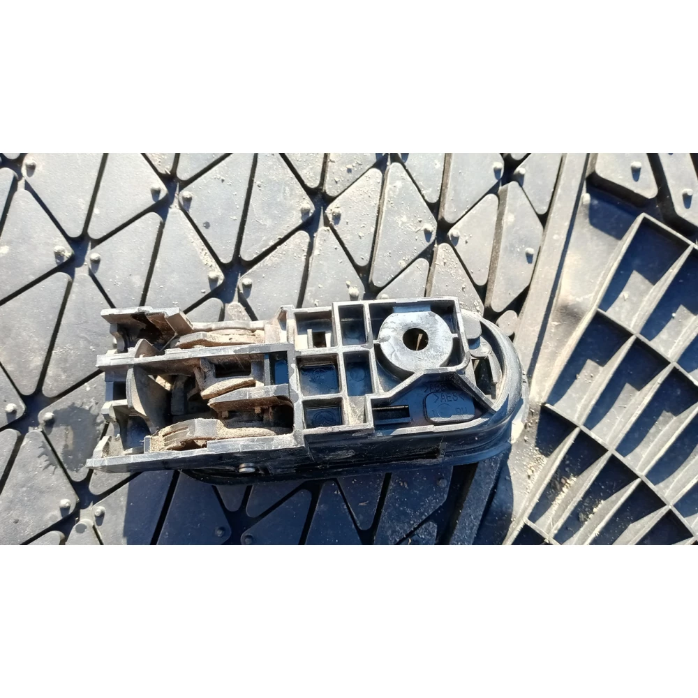 AES1RH правая ручка двери Мазда 2