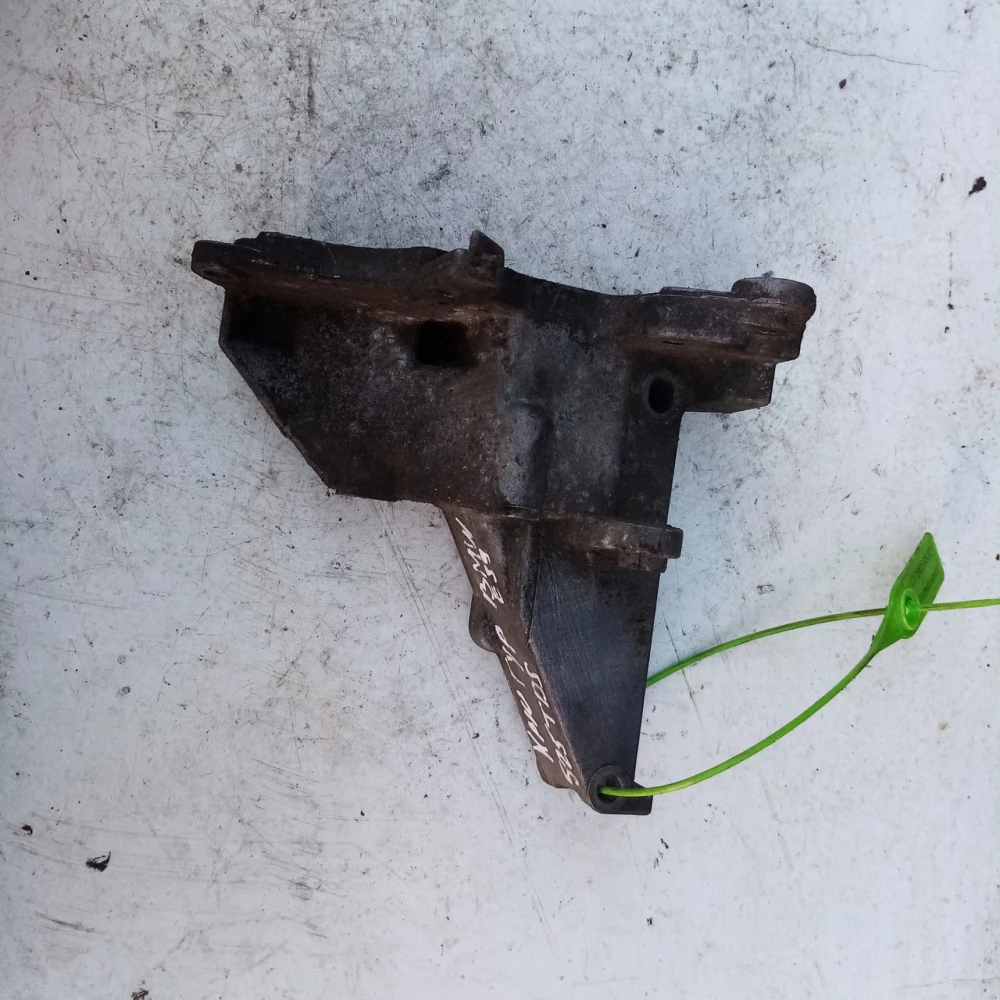Крипление ГУР BMW E 39 525 11162215747