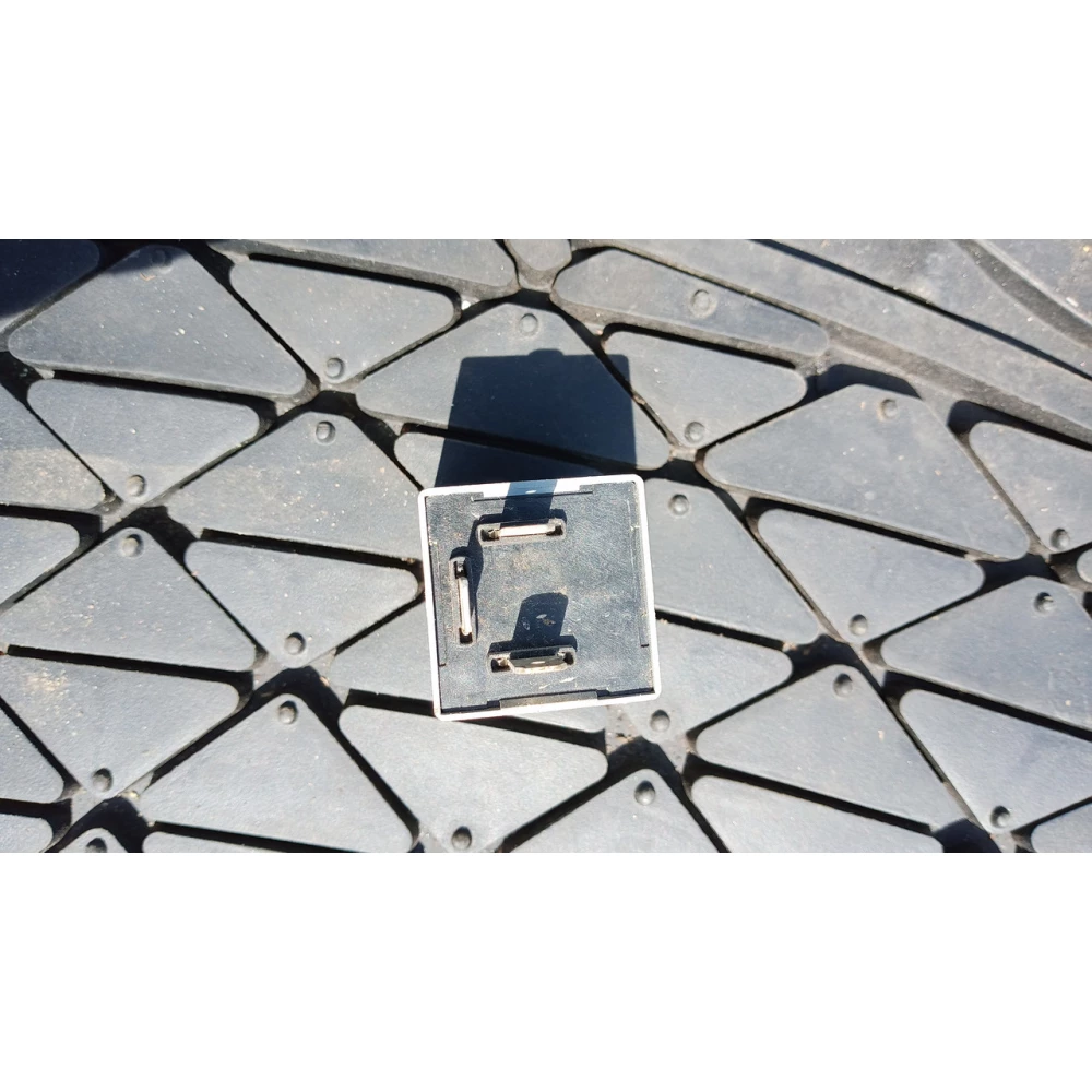 7700412030 реле центрального замка Renault