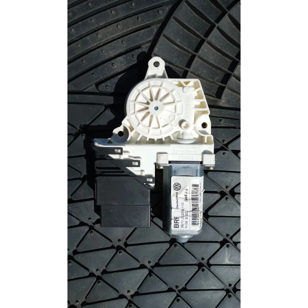 1K0959704C правий моторчик стеклоподйомника Vw Golf 5