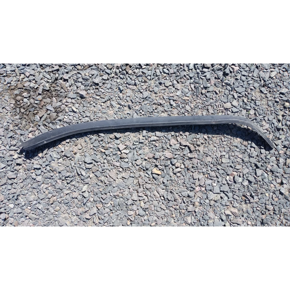 1K6839374 молдинг задней правий двери Vw Golf 5