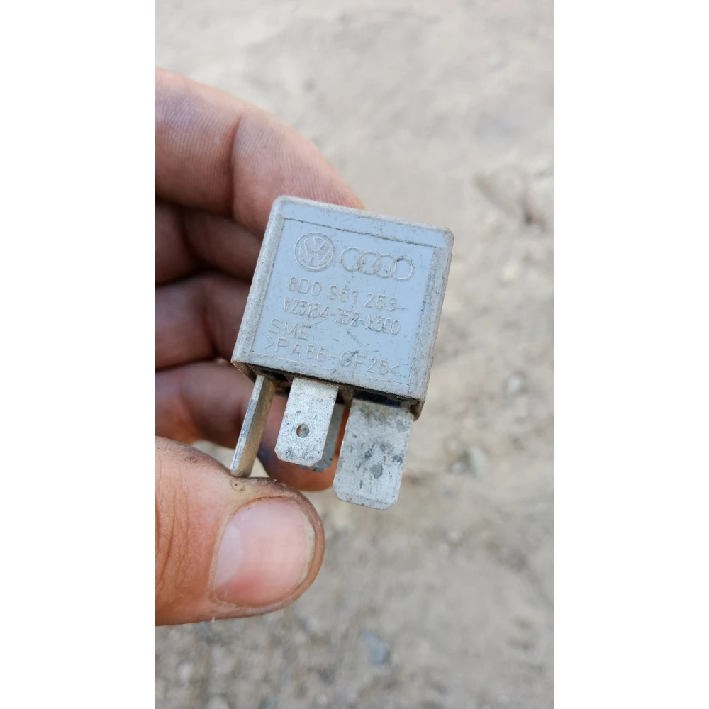 Реле Volvo 9441158, 8D951253,61361388911