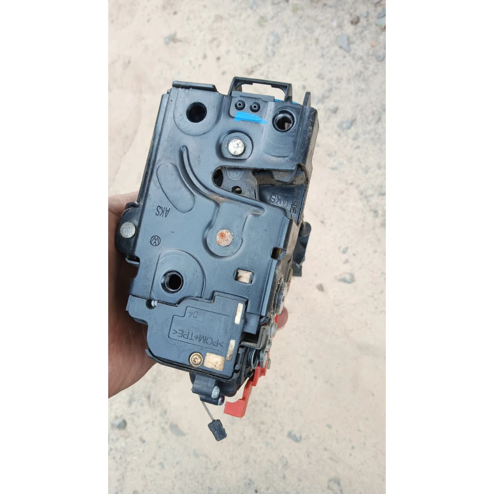 7l0839016 замок задней правой двери Vw Golf 5+