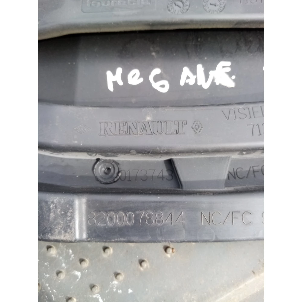 8200078844 Накладка спидометра на панель Renault Megane 2.