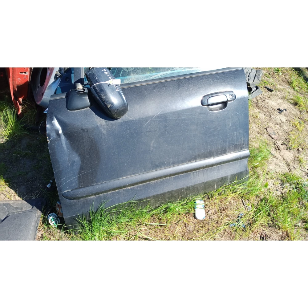 Передняя левая дверь Mazda Primacy