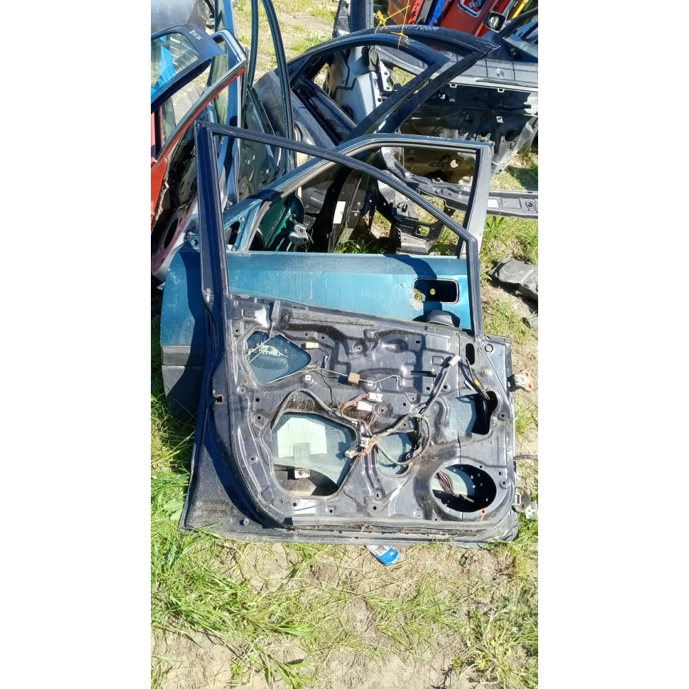 Передняя левая дверь Mazda Primacy