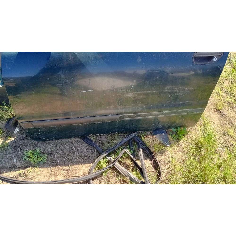 Передняя левая дверь Volvo V40