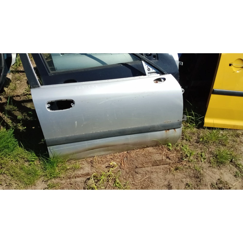 Передня правая дверь  Mitsubishi Carisma