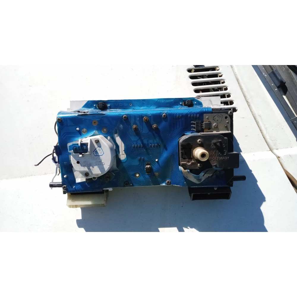 88481409 панель приборів Vw Golf 2 Sport