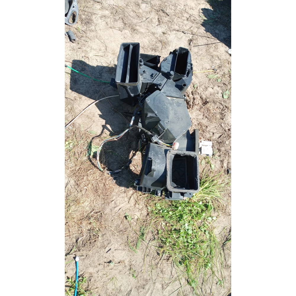 1J1820009 корпус печки VW Golf 4