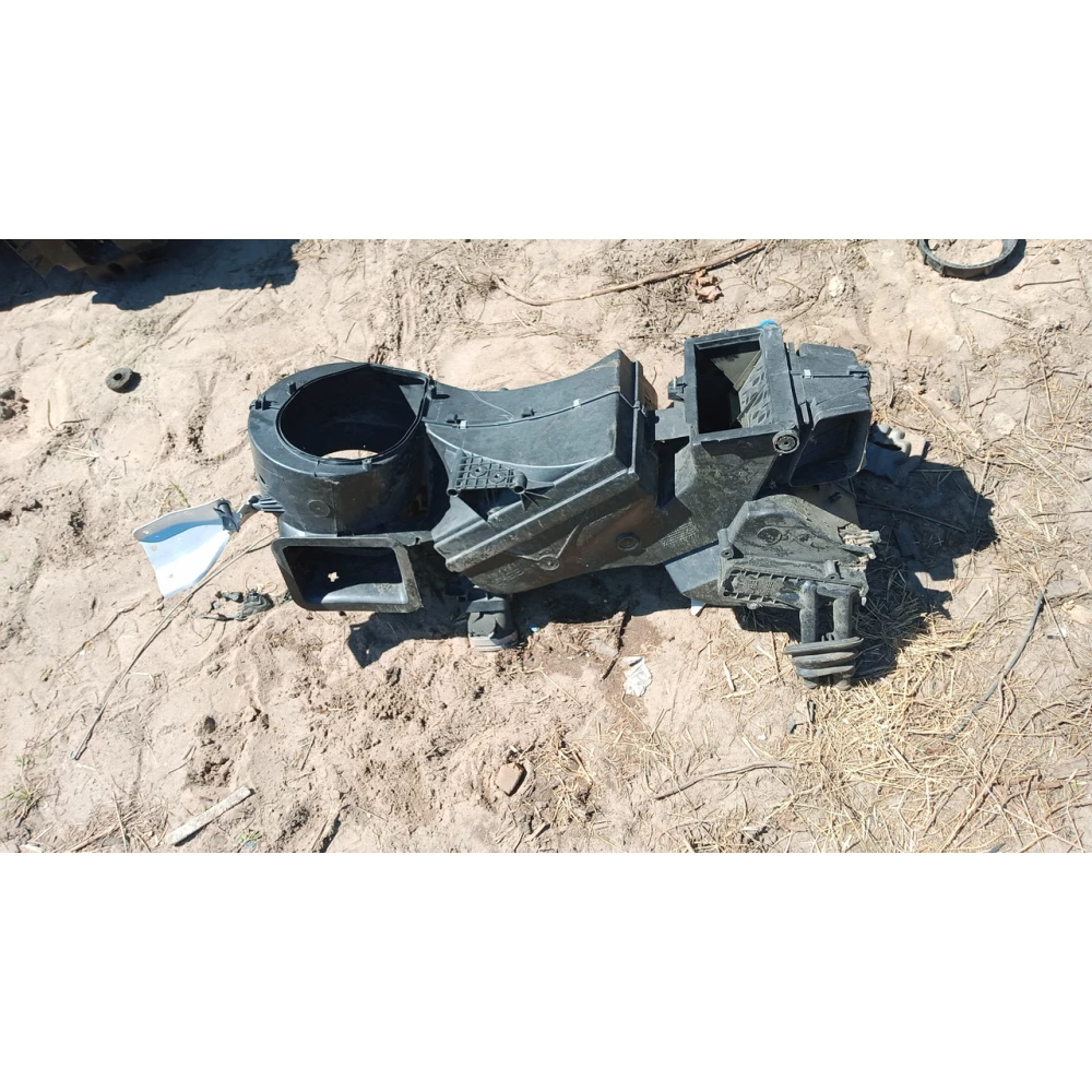 8D1820005E корпус печки Vw Passat B5